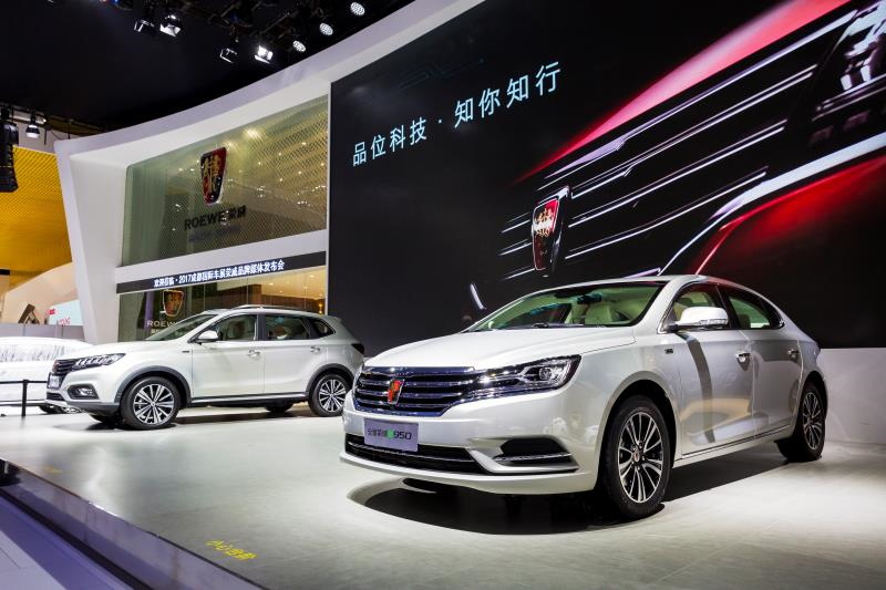 全新荣威950、荣威e950定义“高级轿车” 成都车展亮相售价16.88万起 互联网汽车上市一周年 系统升级带来颠覆式进化
