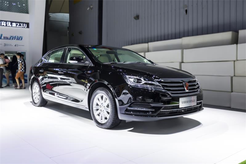 全新荣威950、荣威e950定义“高级轿车” 成都车展亮相售价16.88万起 互联网汽车上市一周年 系统升级带来颠覆式进化