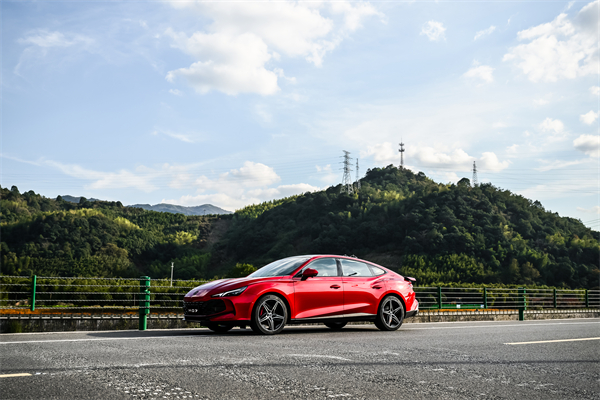B级运动轿车新标杆来了，MG7 2025款智能登场，限时一口价11.29万元起